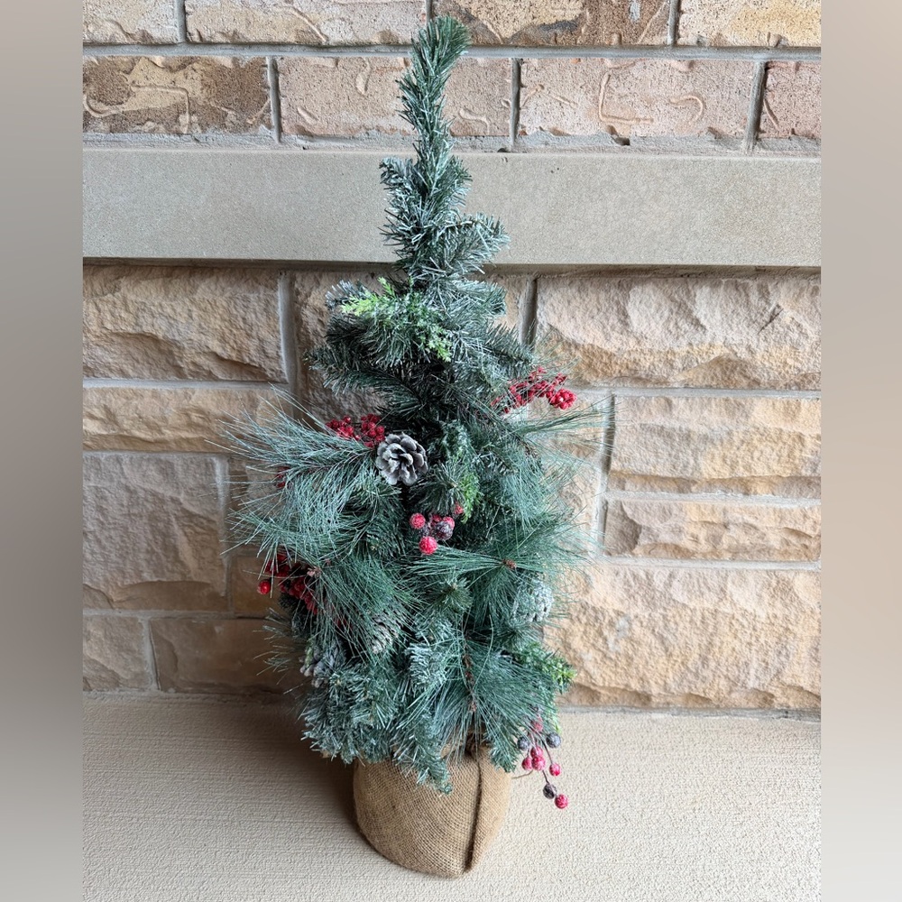 Artificial Small Mini Christmas Tree Burlap Potted Cranberry Acorn Decoration